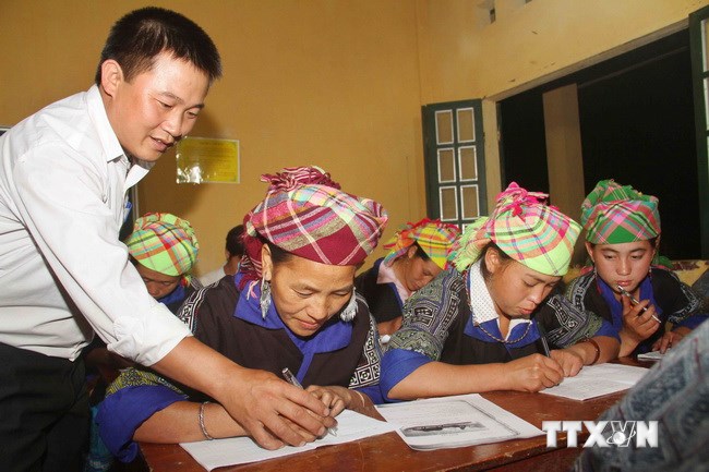 Evening classrooms to eliminate illiteracy for ethnic minorities